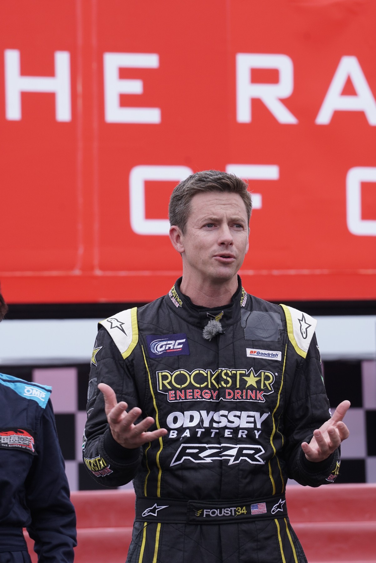 aoa体育视频-赛车比赛炙手可热，选手速度之王再现