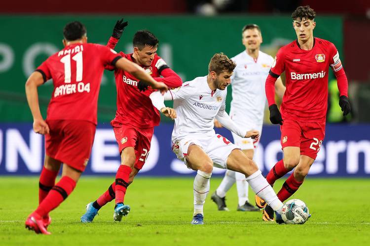 aoa体育直播-佛罗伦萨客场击败对手，卫冕冠军难以阻挡