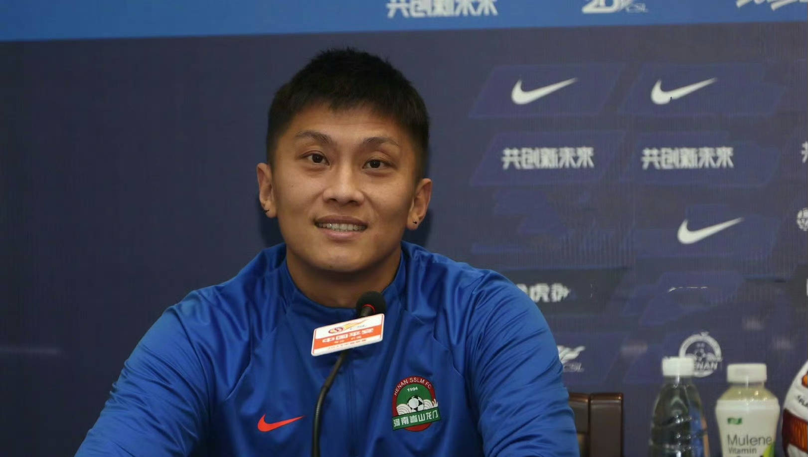 教练战术调整得当，全队配合无间