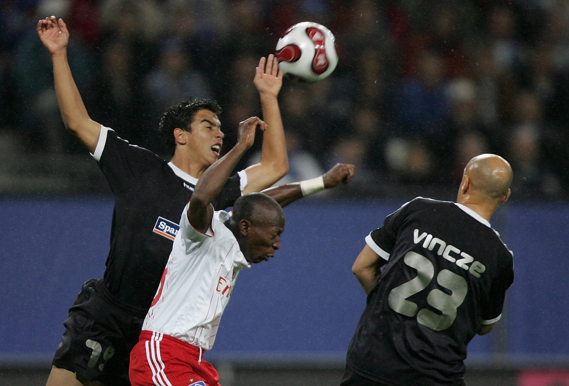 汉堡队客场不敌对手,战绩受挫 汉堡队客场不敌对手,战绩受挫