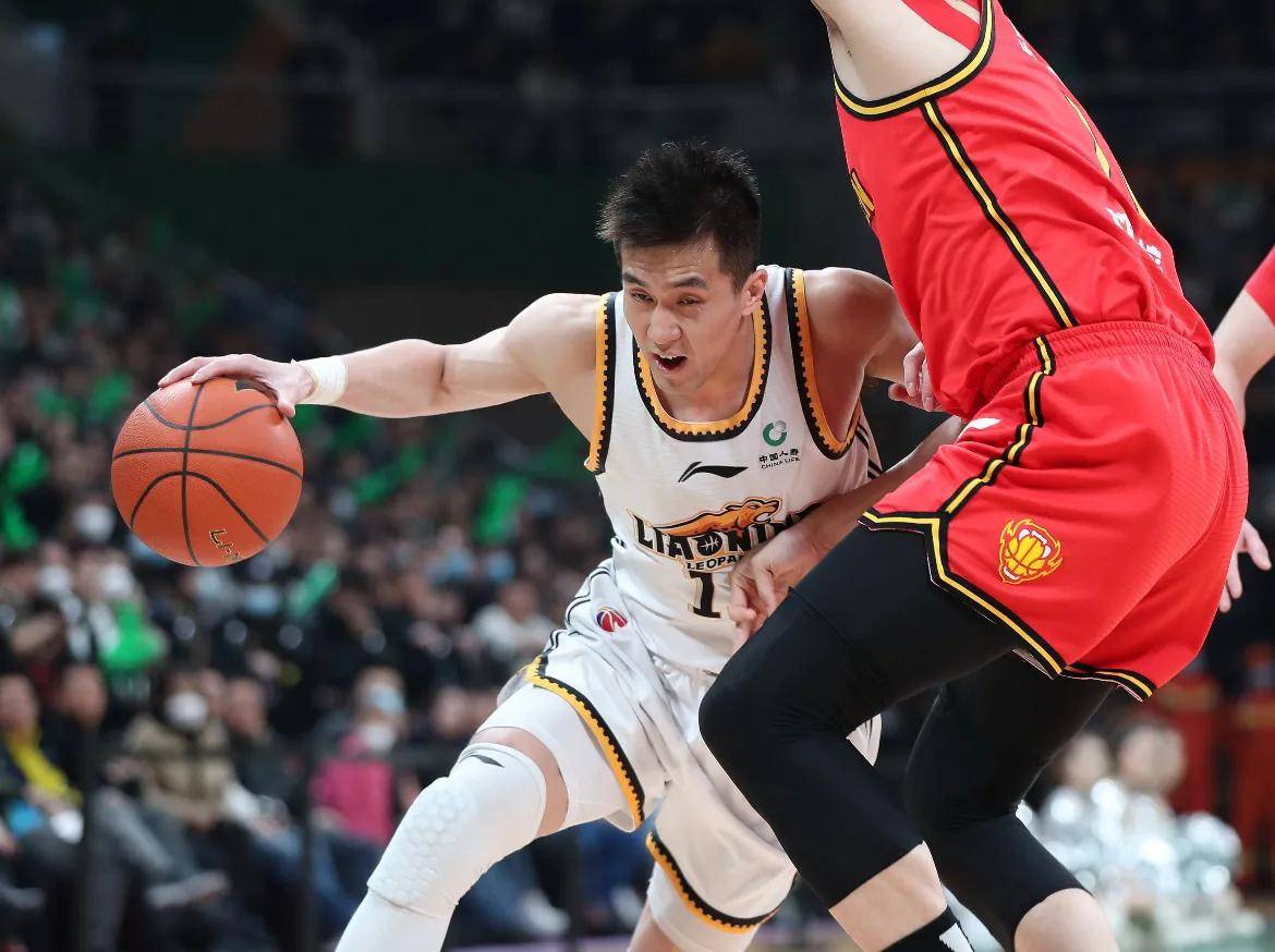 广州队力克山东男篮,取得关键胜利 广州队力克山东男篮,取得关键胜利