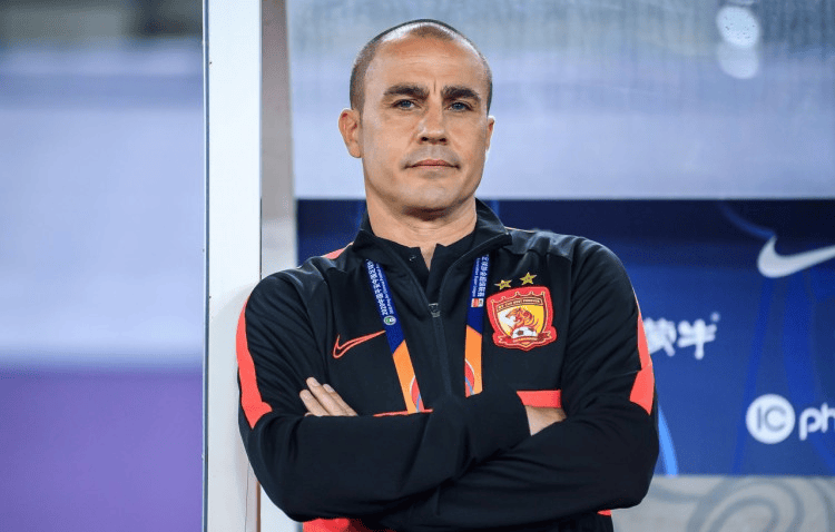 球队主帅智慧指挥,带领球员走向胜利 球队主帅智慧指挥,带领球员走向胜利