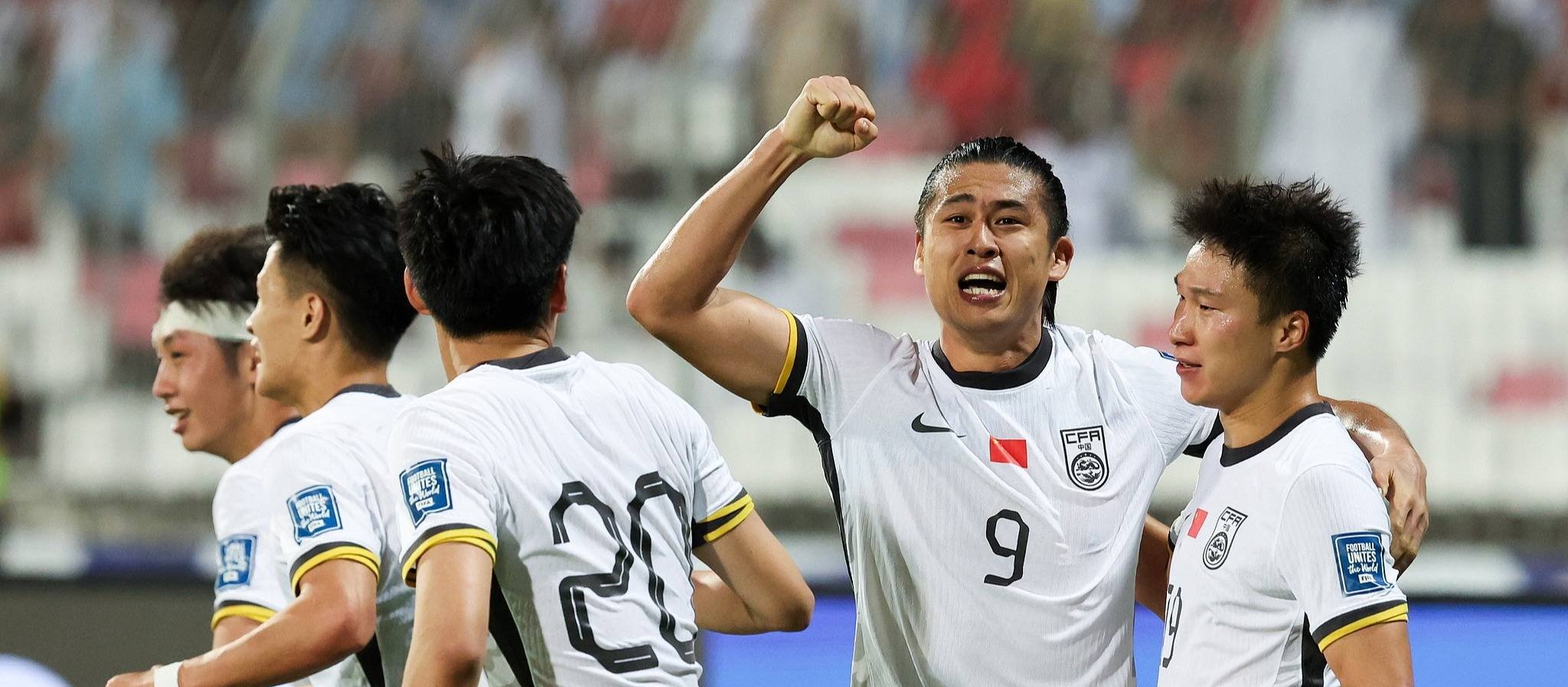 aoa体育-球员们战胜困难，取得胜利的喜悦