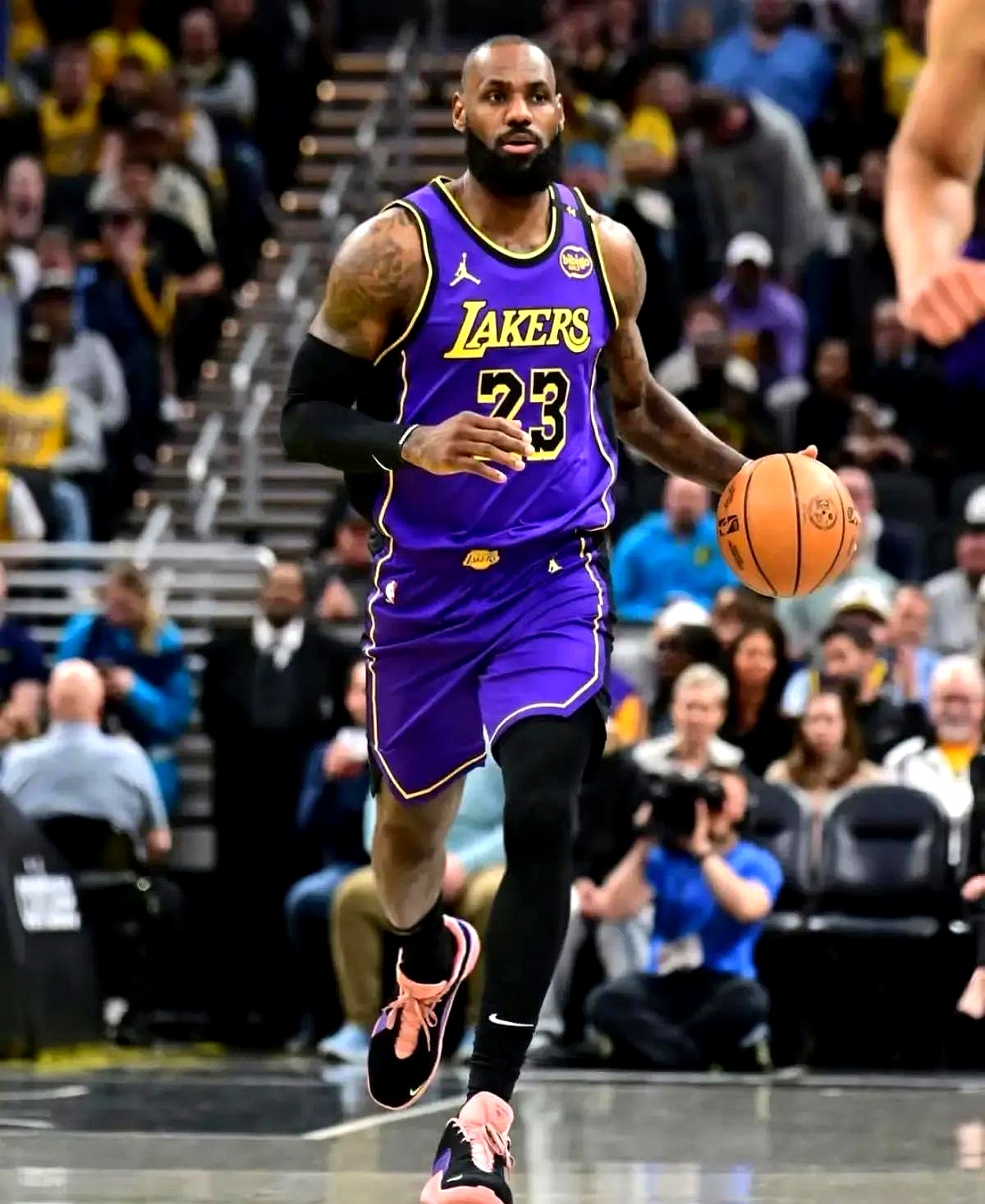 湖人大胜独行侠，詹姆斯投篮手感火热