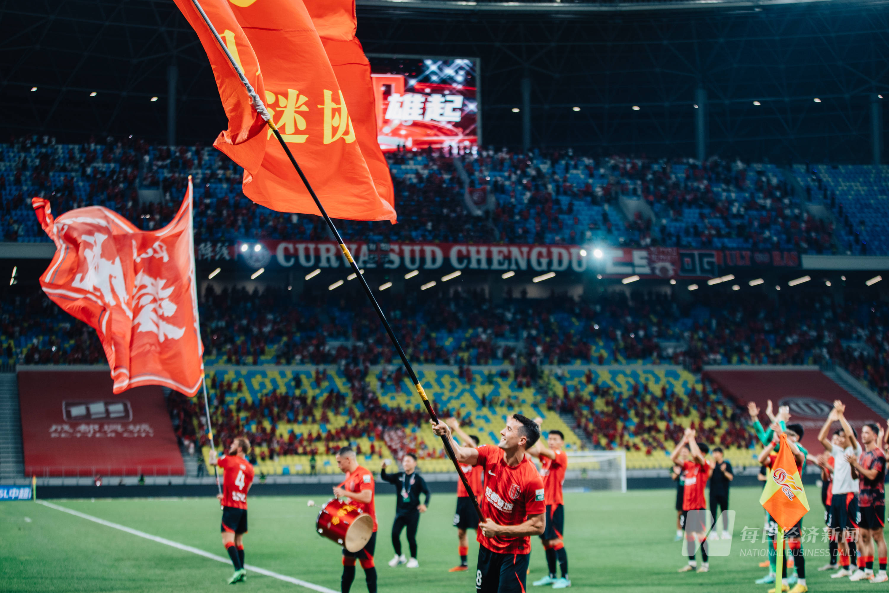 球员们的拼搏精神感动了无数球迷 球员们的拼搏精神感动了无数球迷