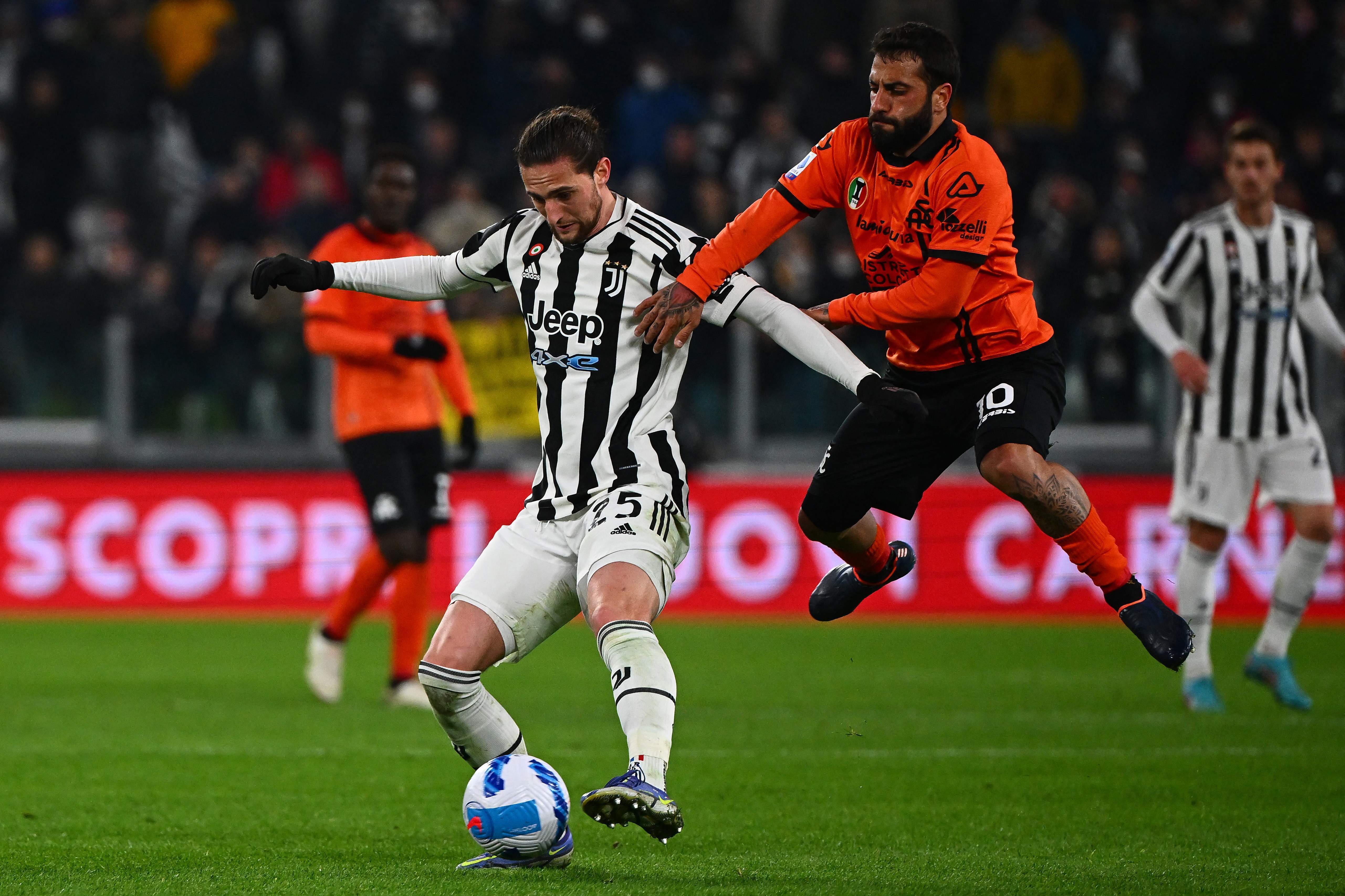 aoa体育培训-佛罗伦萨客场不敌对手，遭遇连败