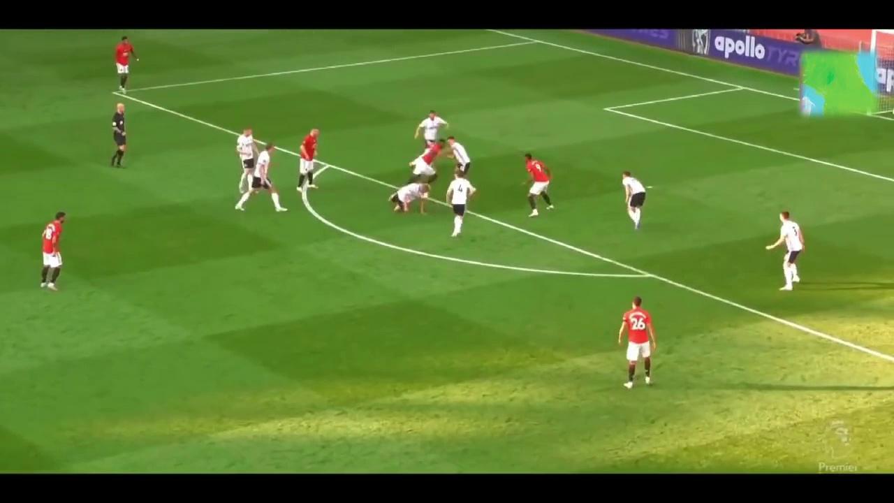 aoa体育直播-博格巴打入绝杀球，曼联险胜对手