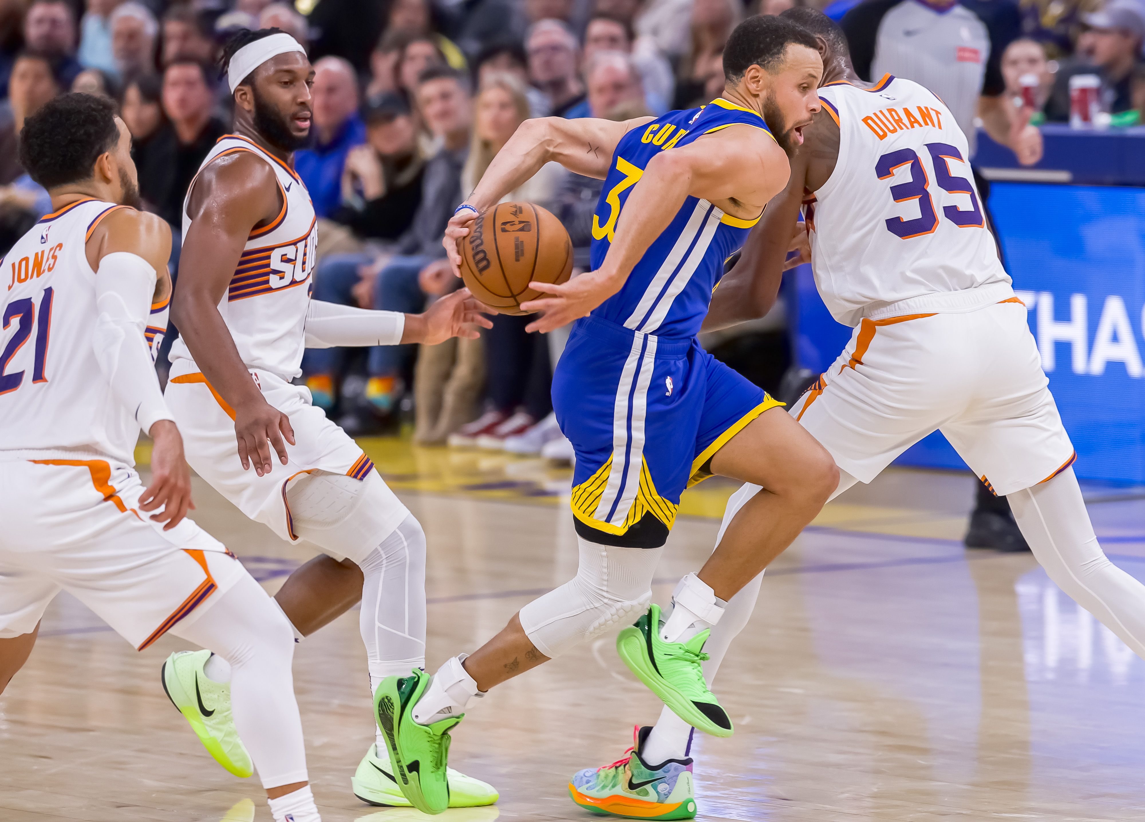 包含球员们意气风发，为胜利拼尽全力的词条