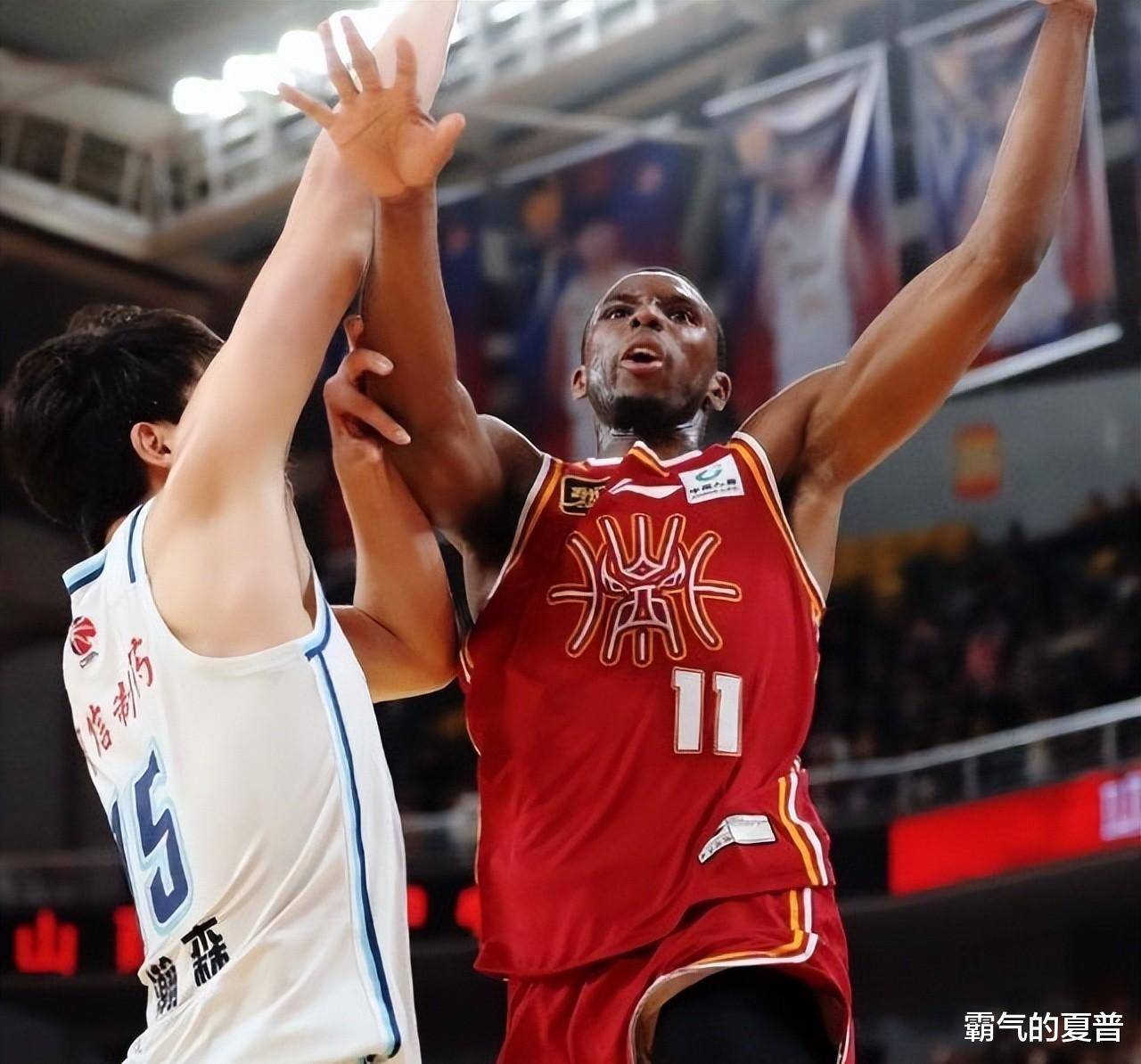 球队在全球杯篮球赛上夺冠,成为焦点 球队在全球杯篮球赛上夺冠,成为焦点