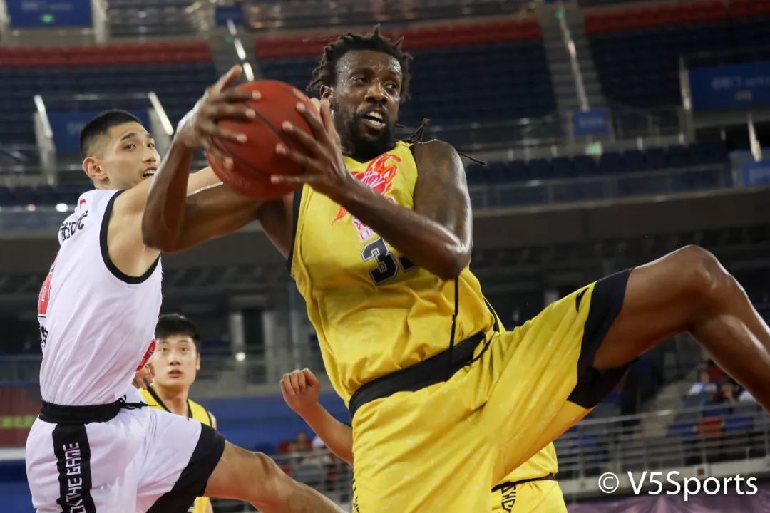 湖北男篮客场夺冠，实现联赛四连胜