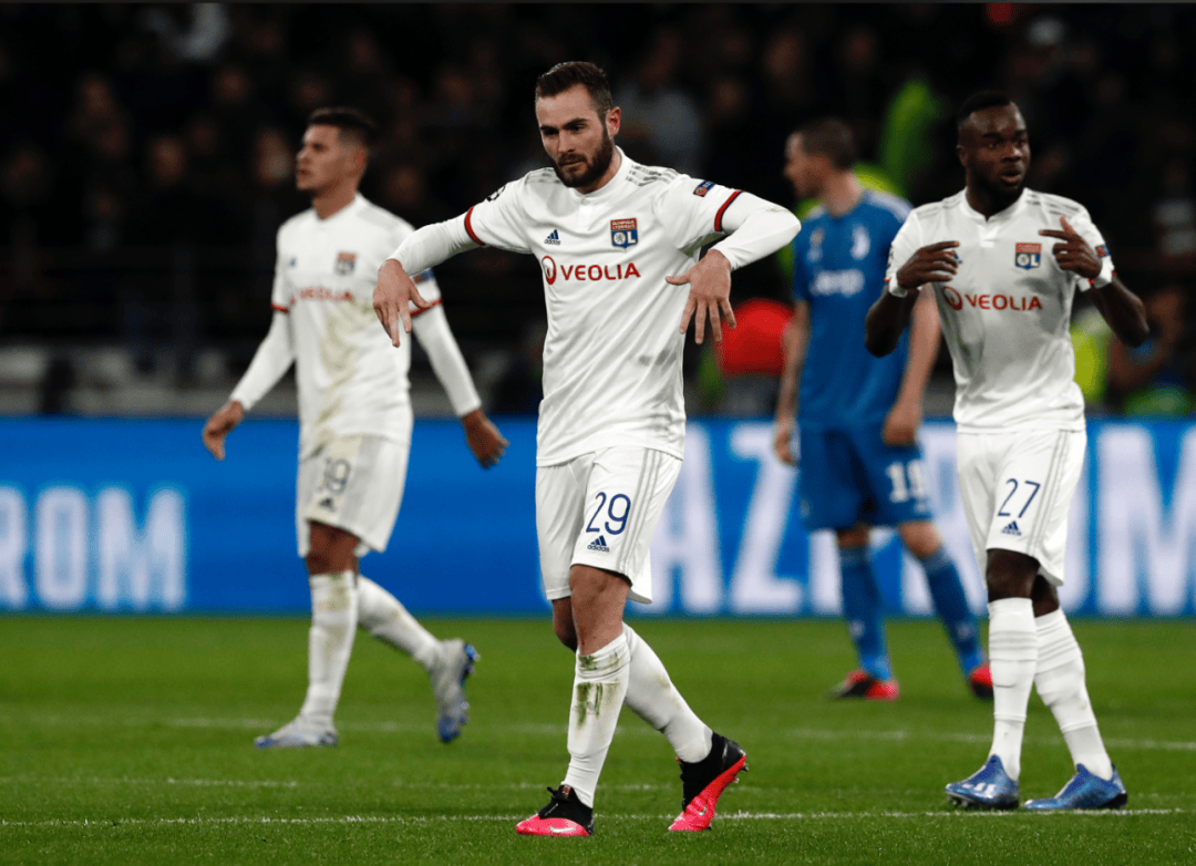 aoa体育直播-包含里昂主场战胜对手，士气高昂势不可挡的词条