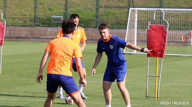 关于外籍球员助力本土球队夺得外国锦标的信息