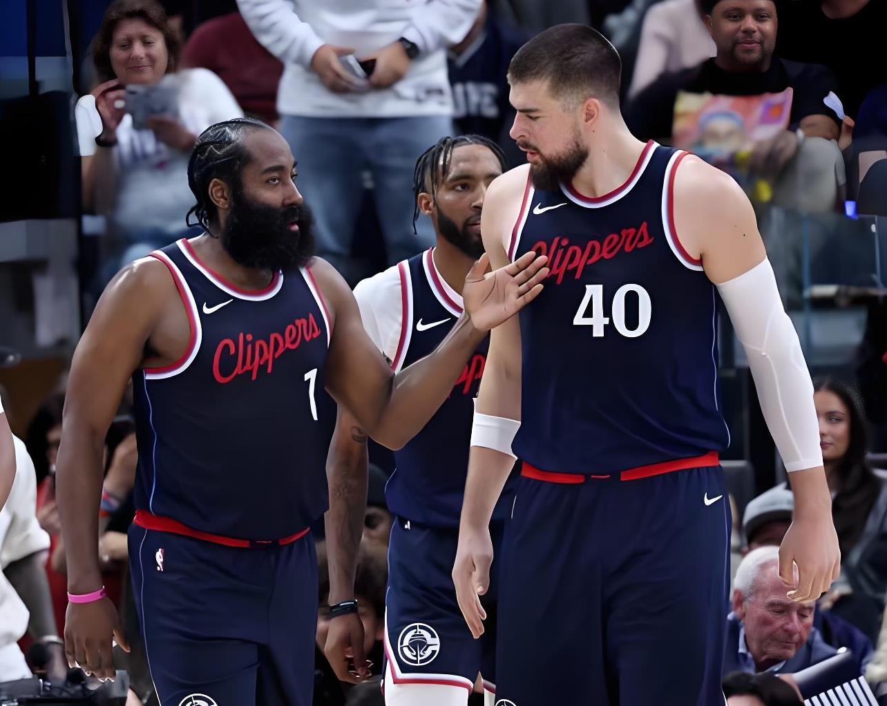 aoa体育课程-关于湖人官方宣布！哈登加盟，詹姆斯欢迎新的搭档来到球队的信息