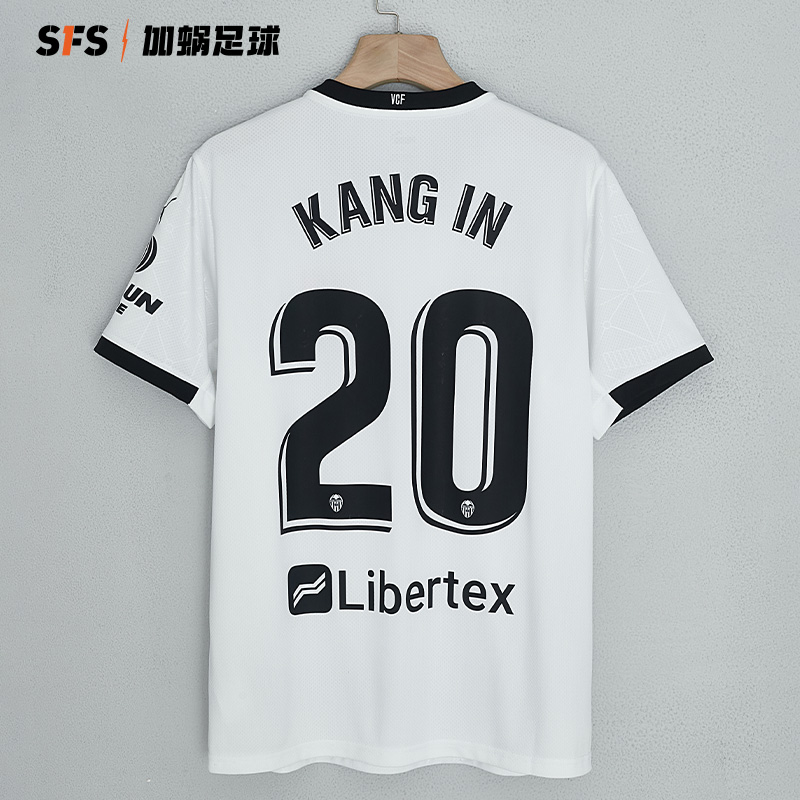 包含瓦伦西亚官方发布新赛季球衣设计，球迷纷纷点赞的词条