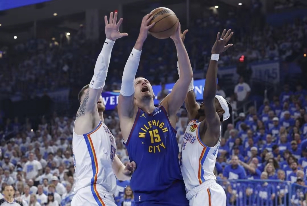 aoa体育馆-雷霆客场惨败勇士，雷吉杰克逊22分的简单介绍