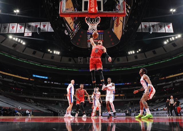 aoa体育馆-关于活塞力克公牛，格兰特砍下35分的信息